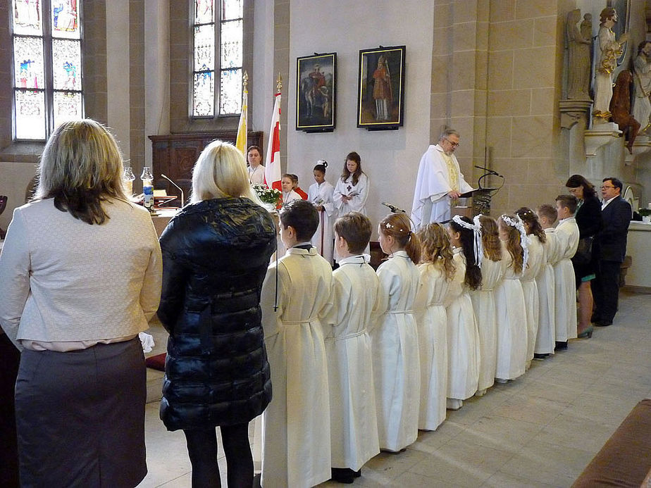 1. Heilige Kommunion in St. Crescentius (Foto: Karl-Franz Thiede)